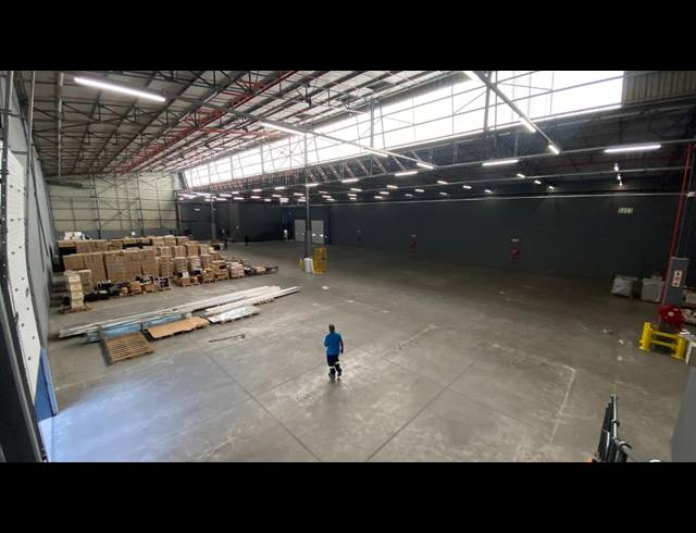 2,596M² WAREHOUSE TO LET IN LOUWLARDIA